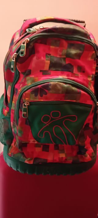 Mochila Totto con estampado colorido