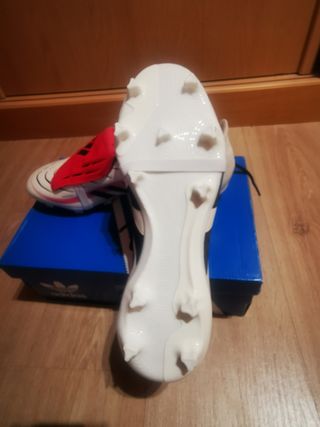 Botas fútbol Adidas Predator Talla 42
Sin estrenar
