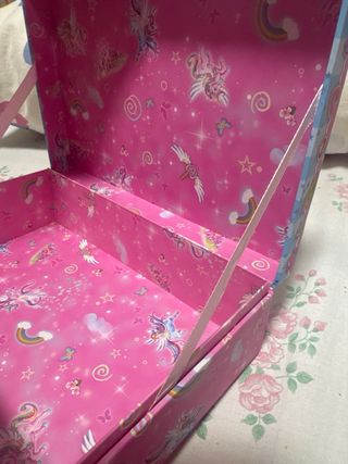 Cajita rosa con unicornios