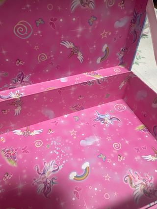 Cajita rosa con unicornios
