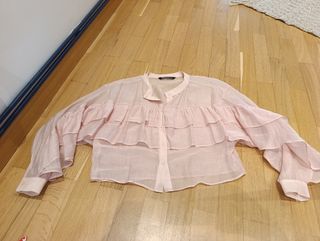 Camisa rosa volantes