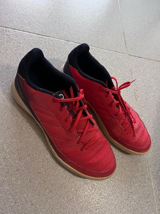 Zapatos de fútbol para niños rojos