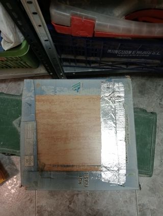 Azulejos y suelo cerámico