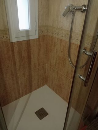 Azulejos y suelo cerámico