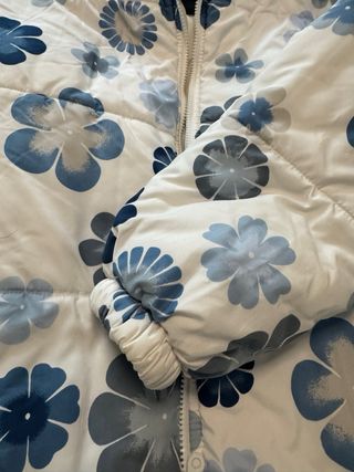 Abrigo Benetton niña floral T.XL.
