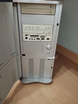 Torre PC + Monitor Gris/Plateado