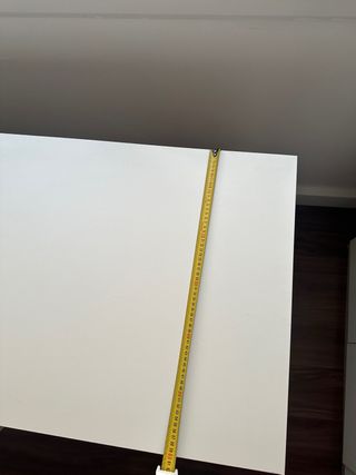 Escritorio blanco con cajonera, está nuevo