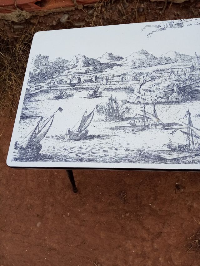 Mesita 
vintage centro madera y metal