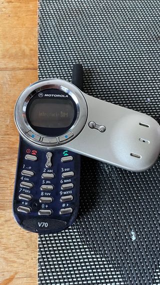 Teléfono Motorola V70 Plata y Azul