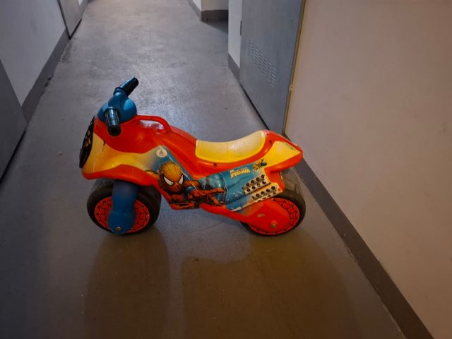 Moto infantil Spiderman