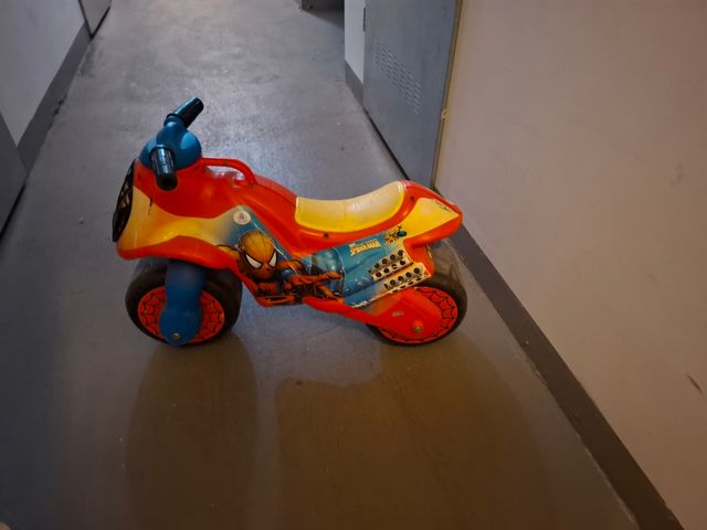 Moto infantil Spiderman