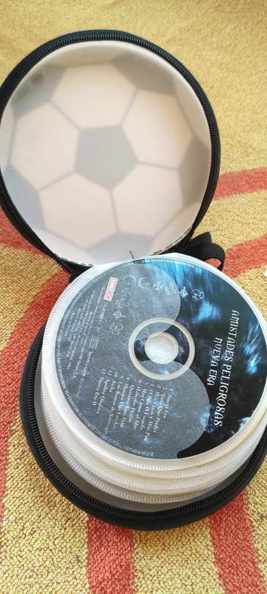 2 Porta CDs,disquetera y torre.