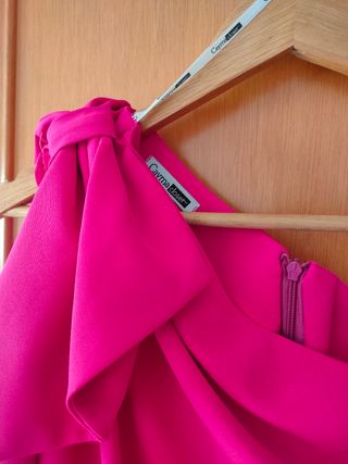 Vestido fucsia midi asimétrico