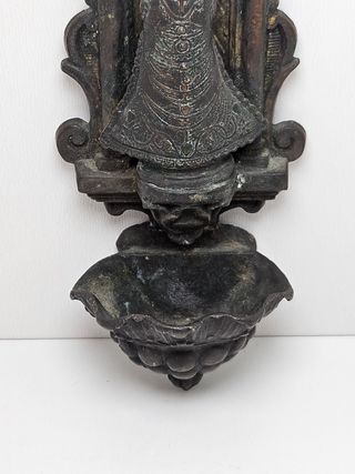 Acquasantiera antica in bronzo