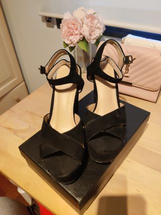Tacones negros de plataforma