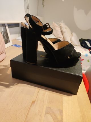 Tacones negros de plataforma