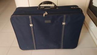 Maleta de viaje azul con 2 ruedas