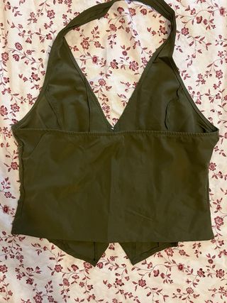 Top halter verde oliva