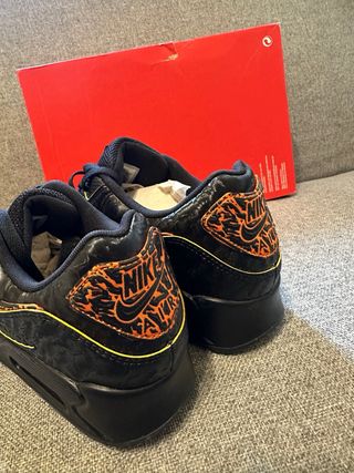 Nike Air Max 90 Negro y Magma