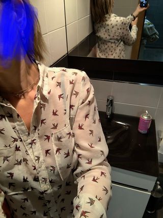 Blusa transparente con estampado de pájaros