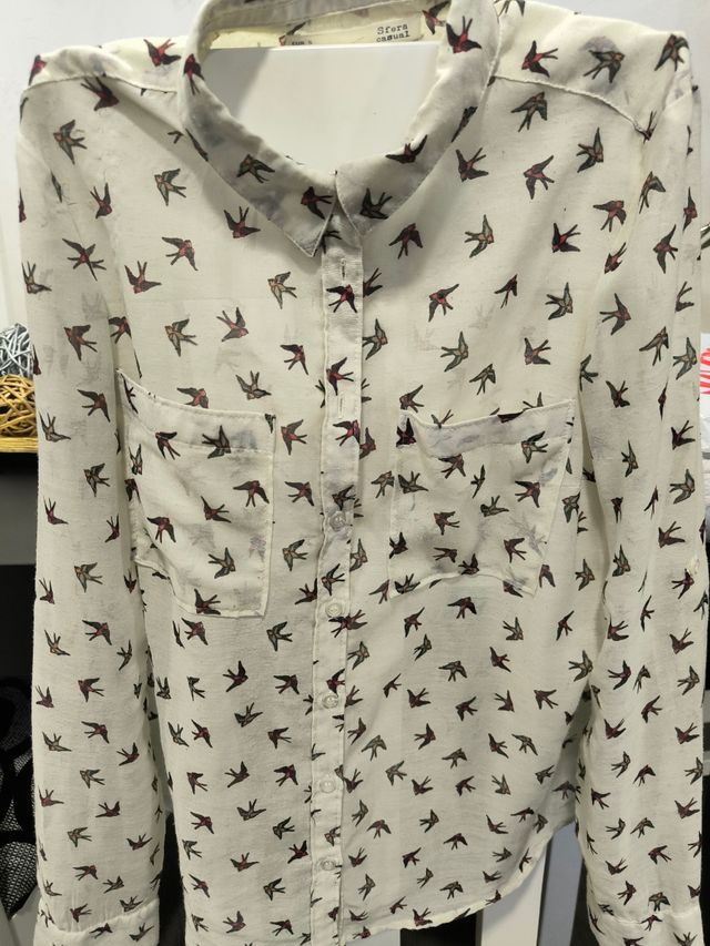 Blusa transparente con estampado de pájaros