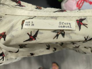Blusa transparente con estampado de pájaros