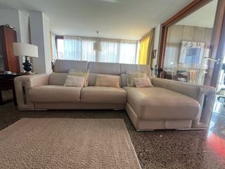 Sofá cama de piel beige