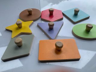 Puzzle de madera con formas y animales