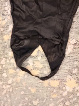 Vestito raso nero con rosa ricamata