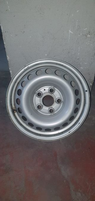 4 LLANTAS y TAPACUBOS ORIGINALES VOLKSWAGEN