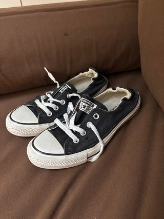 Zapatillas Converse Negras y Blancas