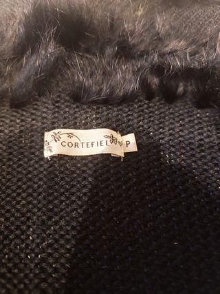 Chaqueta negra de lana y pelo de conejo auténtico.