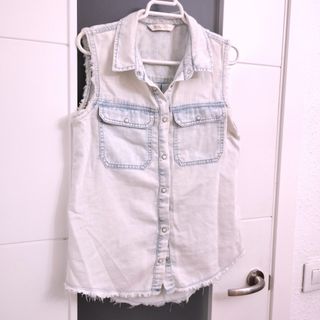 Camisa sin mangas tipo chaleco C&A