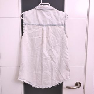 Camisa sin mangas tipo chaleco C&A