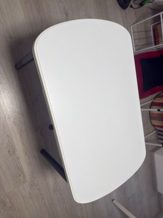 Mesa de comedor/cocina blanca y negra