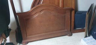 Cama antigua de madera