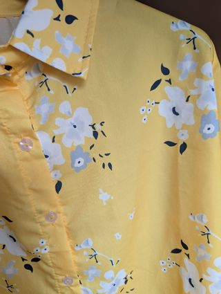 Camisa amarilla floral manga larga