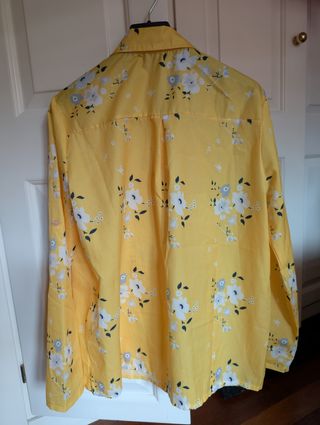 Camisa amarilla floral manga larga