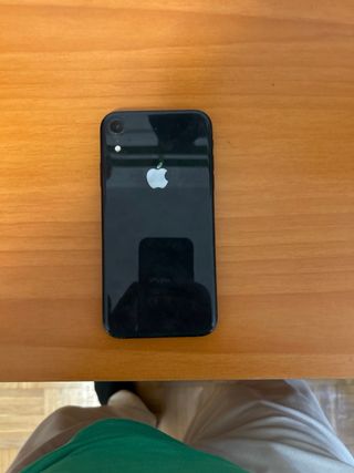 iPhone XR Negro 64 gb de regalo una funda 
