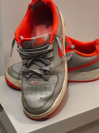 Nike Air Force 1 Gris y Rojo