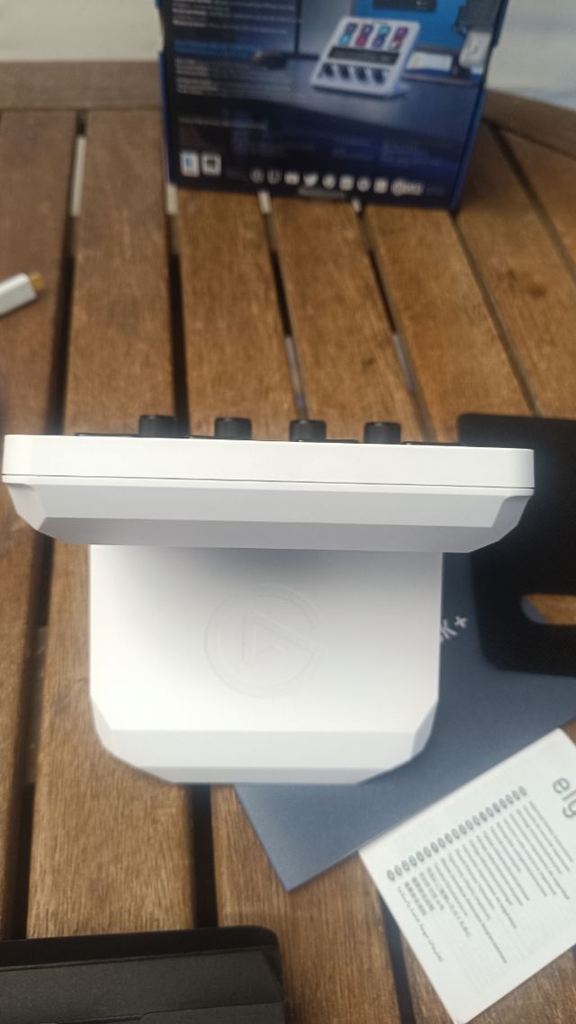 Elgato Stream Deck + Blanco