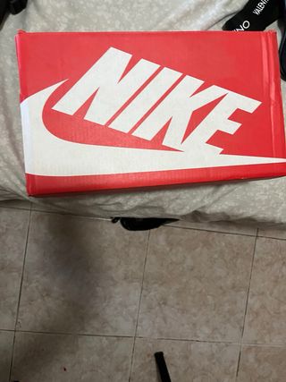 Tenis Nike Air Force Negro y Dorado