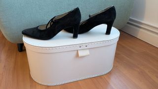 Zapatos salón tacón ante negro cómodos