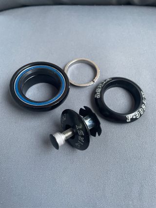 Dirección FIRST Componentes A-Head