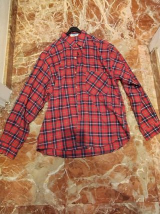 Camisa de cuadros roja y azul