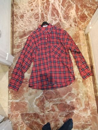 Camisa de cuadros roja y azul