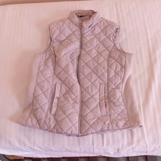 Chaqueta acolchada sin mangas beige