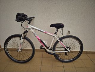 Bicicleta Lapierre Blanca y Rosa