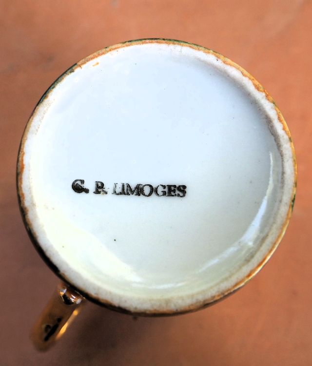 Taza y plato / cenicero Limoges con escena de caza