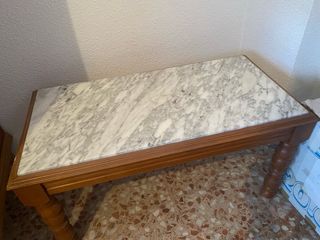Mesa de centro de madera y mármol